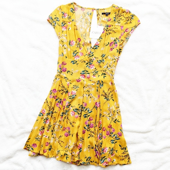Zaful Dresses & Skirts - Floral Plunging Neck Cut Out Dress